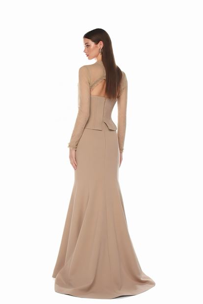 Robe de soirée beige à corset et effet dentelle